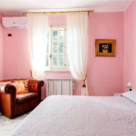 Single In Full Relaxation Near The Sea