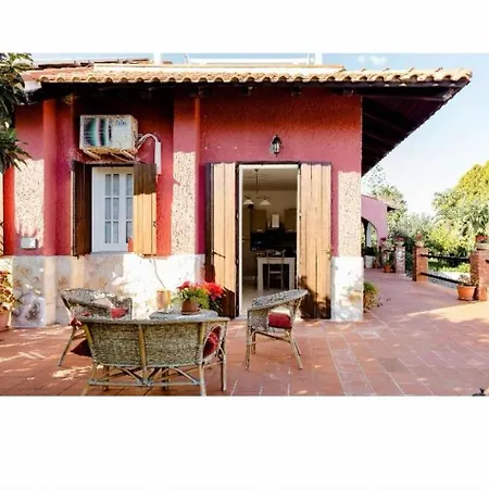 Single In Full Relaxation Near The Sea Villa